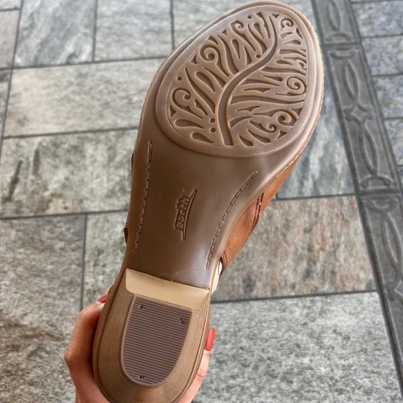 NWOB Earth Brand Zipper Sandals - Picture 9 of 10